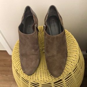 Bandolino Womens Grey/Grey Suede Ankle Boots